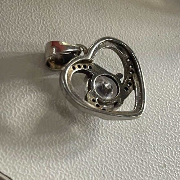 Cubic zirconia sterling silver heart pendant - Picture 4 of 4